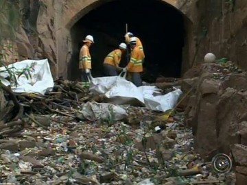 Limpeza do rio Tietê recolhe toneladas de lixo acumulado em Salto