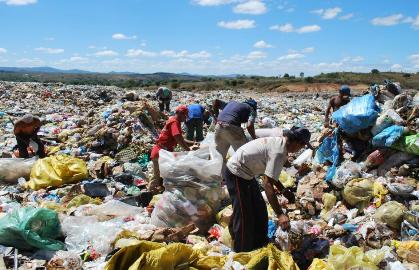 Governo descarta ampliar prazo para municípios eliminarem lixões